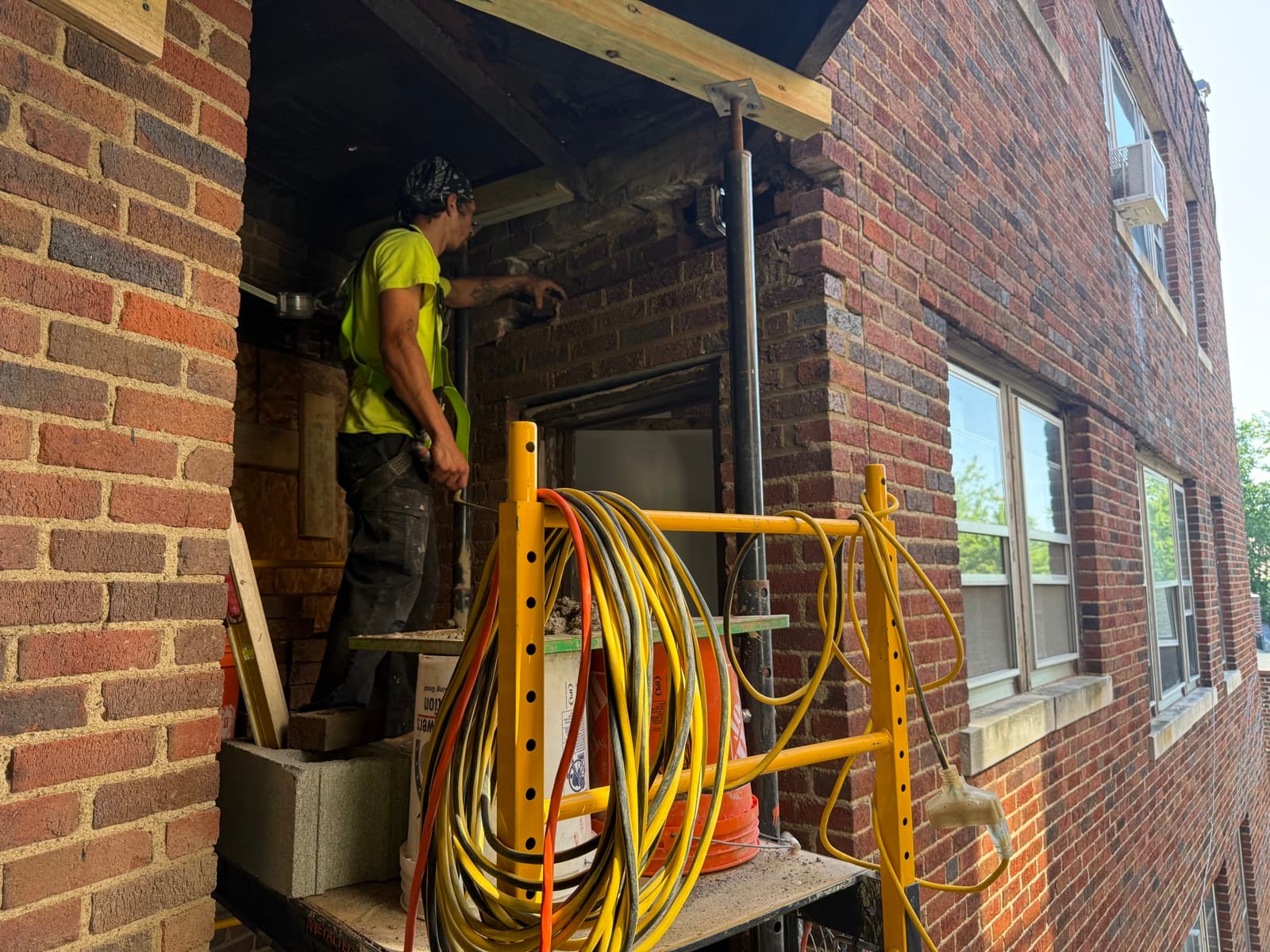 Apartment building lintel replacement in Cleveland